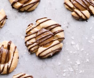 Salted-Caramel-Thumbprint-Cookies-(Gluten-Free,-Paleo-+-Vegan)