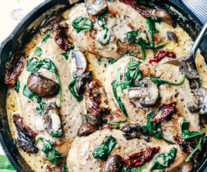 Skillet-Creamy-Chicken-Mushroom-Florentine