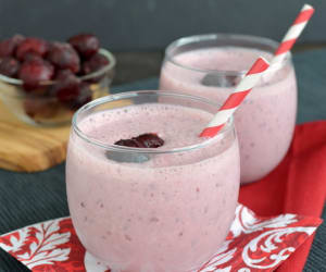 Skinny-Cherry-Banana-Smoothie