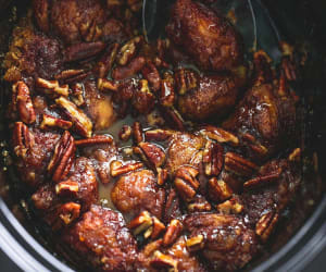 Slow-Cooker-Caramel-Pecan-Monkey-Bread