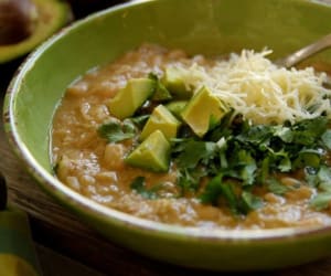Slow-Cooker-White-Bean-&-Chicken-Chili