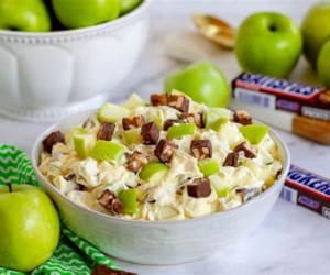 Snicker-Bar-Salad