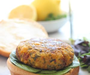 Vegan-Mediterranean-Chickpea-Burgers
