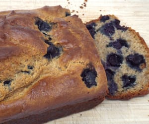 Whole-Wheat-Blueberry-and-Yogurt-Muffin-Bread
