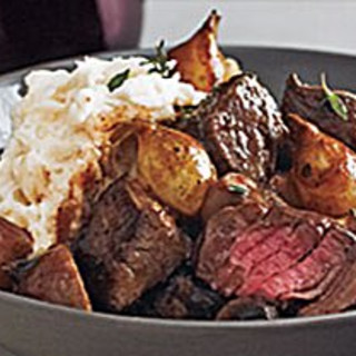 30-Minute Filet Bourguignonne with Mashed Potatoes Recipe