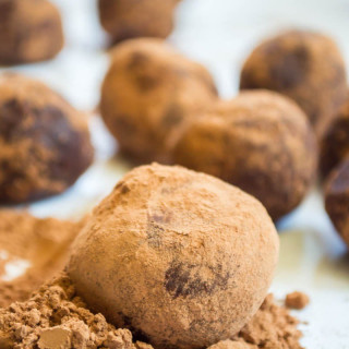 5-Ingredient Sprouted Seed Truffles (vegan, paleo, refined sugar-free)