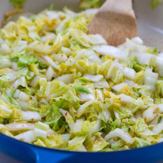 5-Minute Spicy Stir-Fried Cabbage