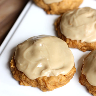 <a href='http://thenoncookingcook.com/2014/09/04/pumpkin-cookies-with-caram
