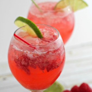 A Refreshing Cocktail: Raspberry Limeade Gin Fizz
