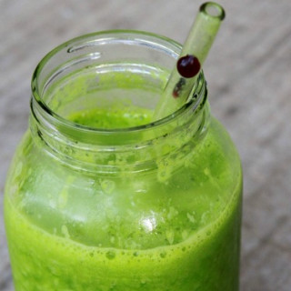 A Green Smoothie and How to Freeze Bananas