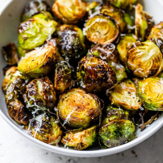 Air Fryer Brussels Sprouts {Fast &amp; Crispy!} &ndash; WellPlated.com
