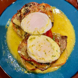 Ally's Steak & Eggs Benedict