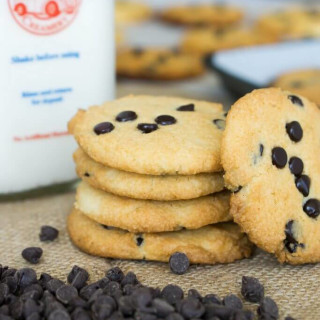 Almond Flour Chocolate Chip Cookies | Chewy!