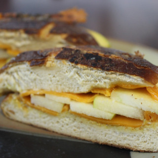 Apple and Cheddar Grilled Cheese Sandwiches