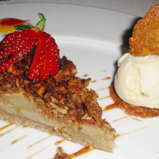 Apple Pie with Oatmeal Cookie Crust