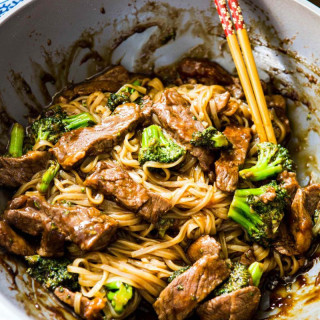 Asian Beef and Broccoli Noodles