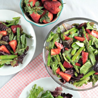 Asparagus Strawberry Mixed Green Salad