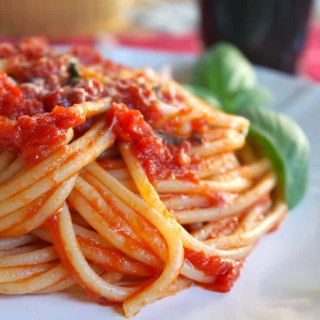 Authentic (Quick) Italian Tomato Sauce for Pasta