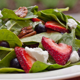 Baby Spinach with Fresh Berries, Pecans & Goat Cheese in Raspberry Vinaigre