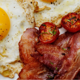 Bacon and Egg with Cherry Tomatoes #ILCL