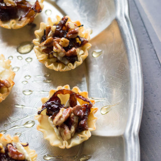 Baked Brie and Caramelized Onion Cups