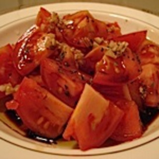 Balsamic vinegar and oregano tomato salad