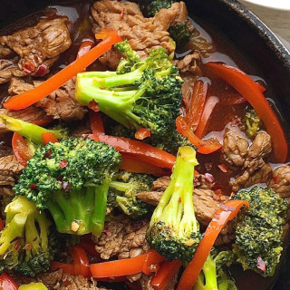 Beef and Broccoli with Red Peppers