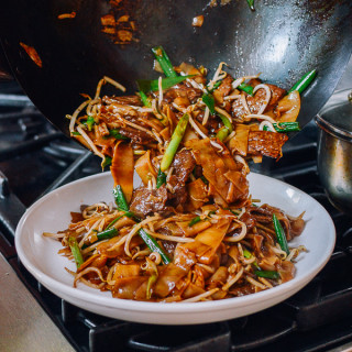 Beef Chow Fun: The Traditional Cantonese Way!