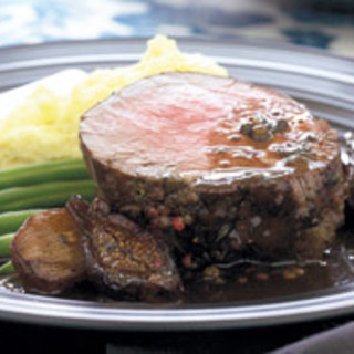 Beef Tenderloin With Shallots And Figs