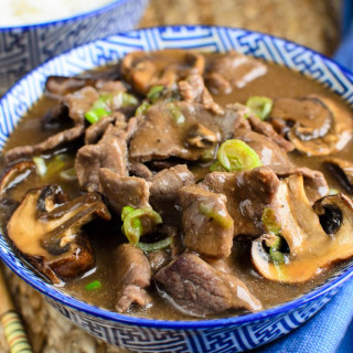 Beef with Mushrooms in Oyster Sauce