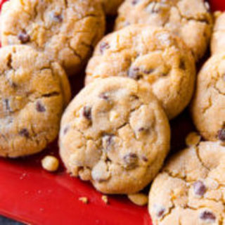 Big Bakery-Style Peanut Butter Chunk Cookies