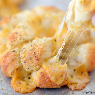 Bloomin' Garlic Cheese Biscuits