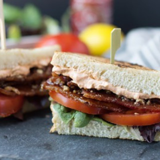 BLT with Candied Bacon and Creamy Sriracha
