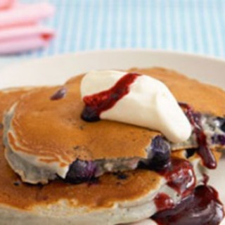 Blueberry pancakes with coulis