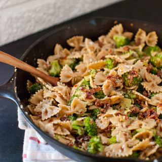 Bowtie pasta with chicken and broccoli