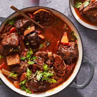 Braised Short Ribs with 40 Cloves of Garlic