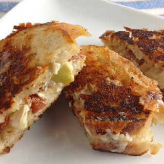 Brie Apple and Bacon Grilled Cheese Sandwiches are a Gourmet Treat