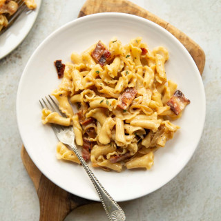 Brie Pasta (with bacon &amp; caramelized onions!)