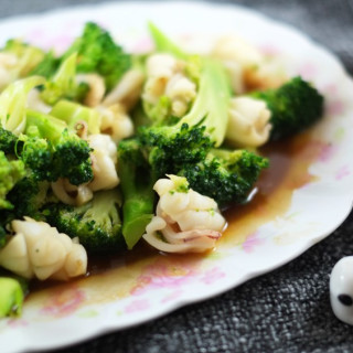 Broccoli and Squid Stir-fried in Hoisin Sauce