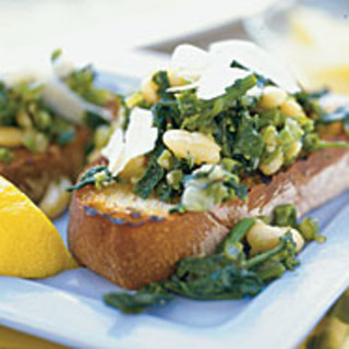Broccoli Raab and Cannellini Beans over Garlic Bread