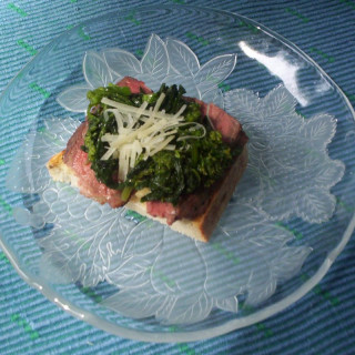 Bruschetta with Steak, Broccoli Rabe and Cheese