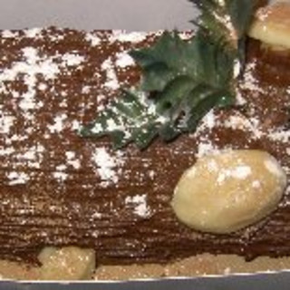 Buche De Noel (Christmas Log Cake)