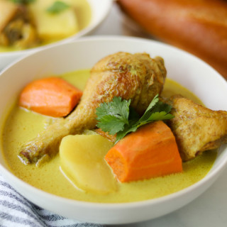 Ca Ri Ga (Vietnamese Yellow Chicken Curry Soup)