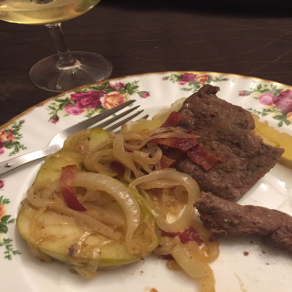 Calfs Liver with Apples And Onions