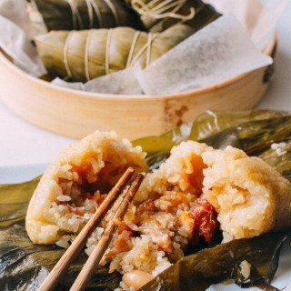 Cantonese-Style Zongzi (Rice Dumplings)