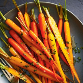 Cardamom- and Ginger-Glazed Carrots