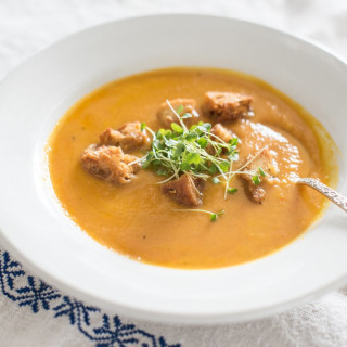 carrot white bean soup &amp; croutons