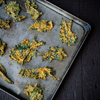 Cashew and Roasted Red Pepper Kale Chips