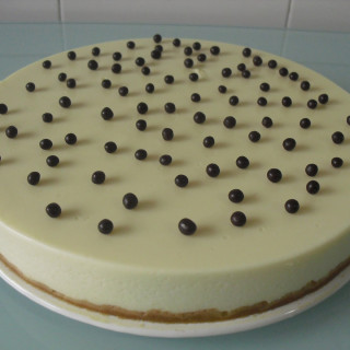 Cheese cream and white chocolate cake