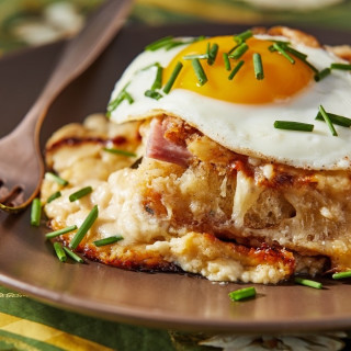  Cheesy Ham Bake With Spicy Fried Eggs